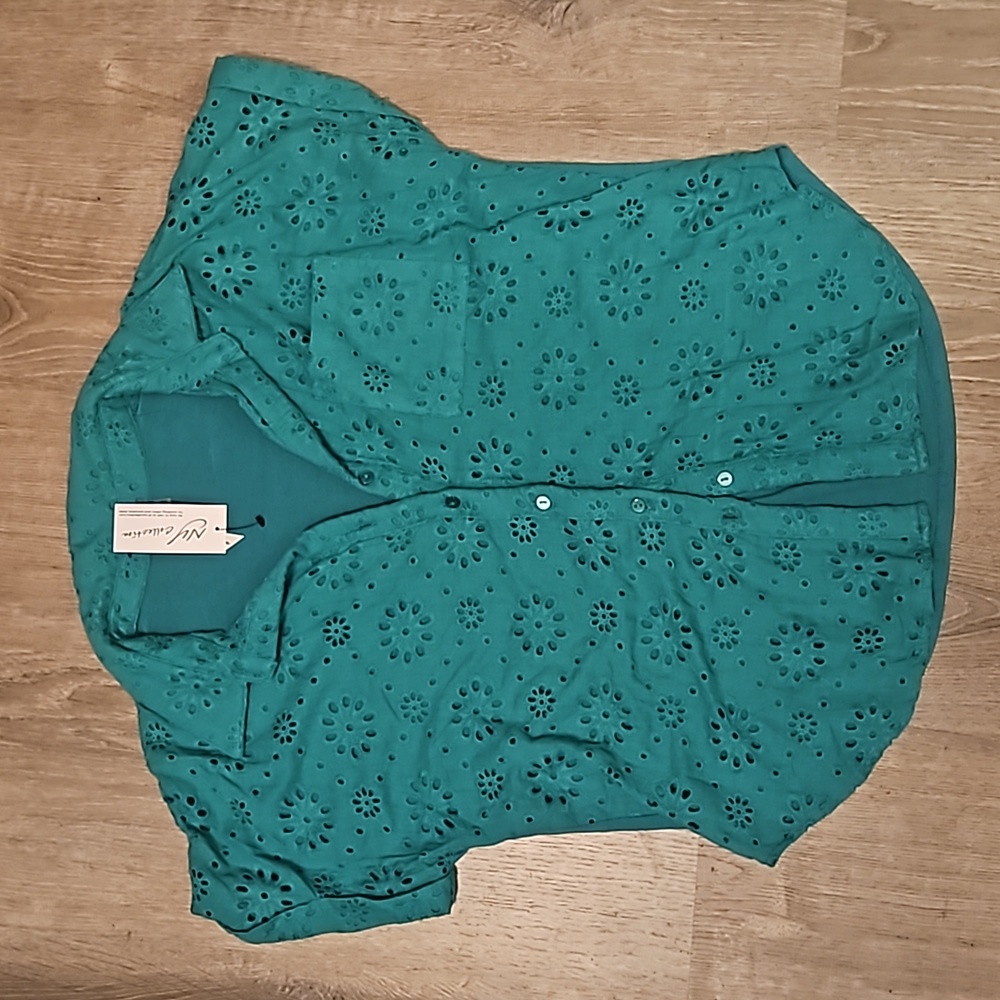 Green cut out button front blouse size large